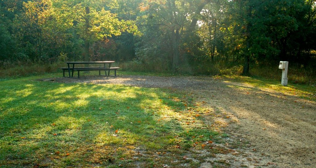 bunker hills campsite with picnic table