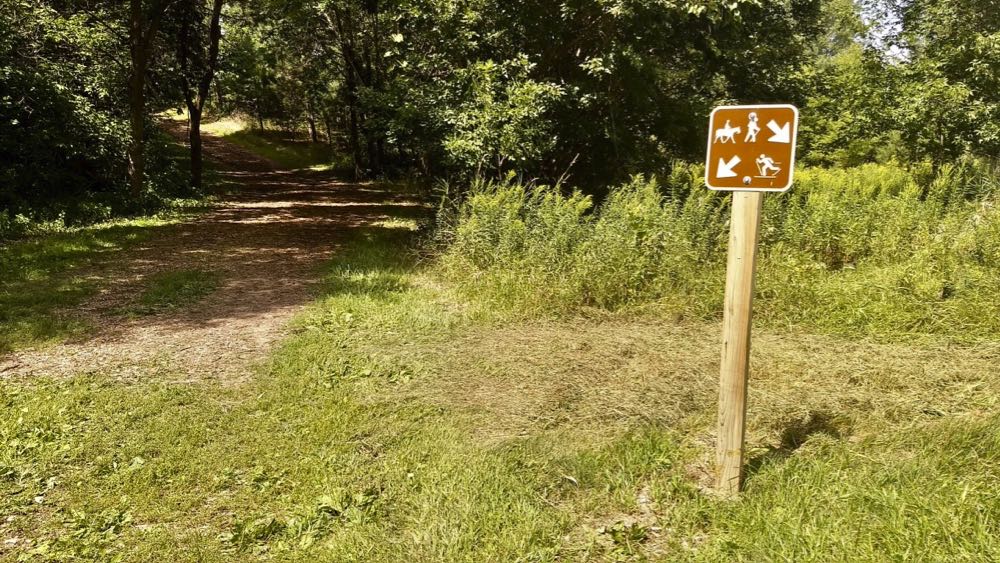 hiking and horse trail sign at pine point regional park